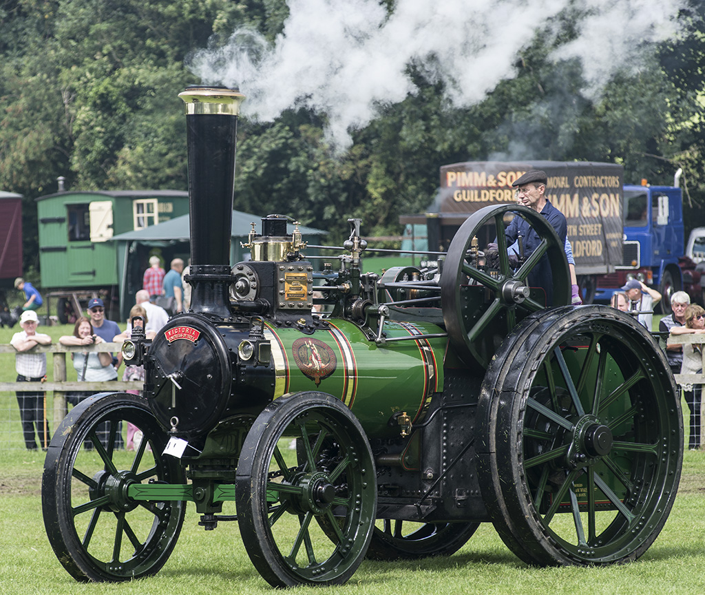 Ci�ka, ogromna, i pot z niej sp�ywa...