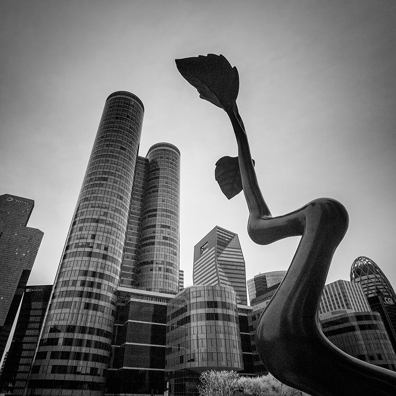 Paris... La Defense