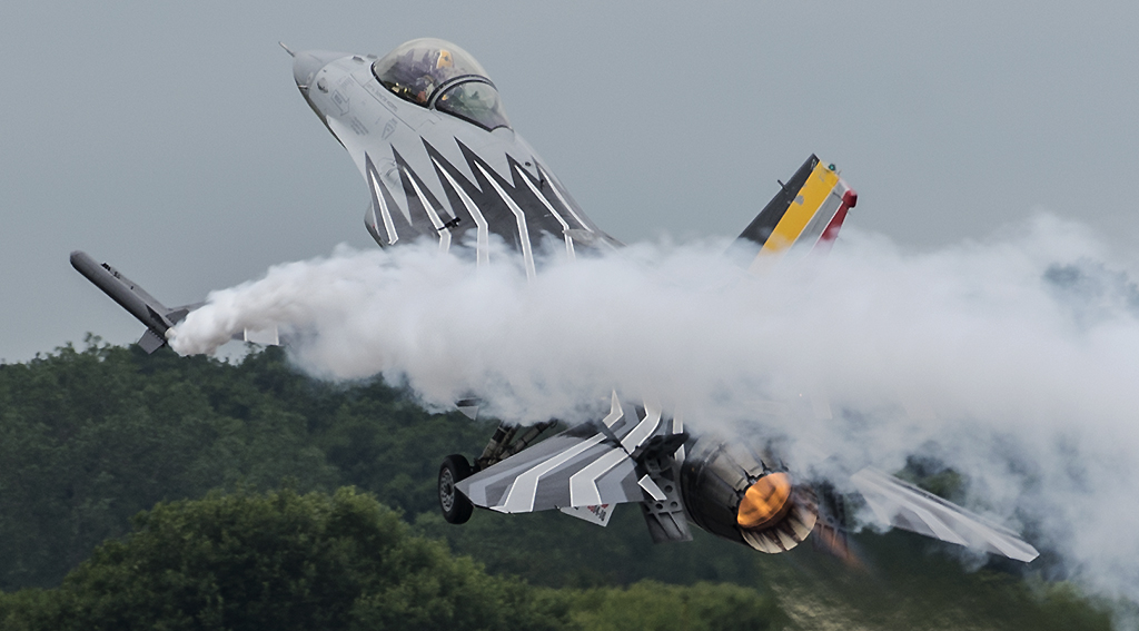 �adnie to tak, dym prosto ludziom w nos?