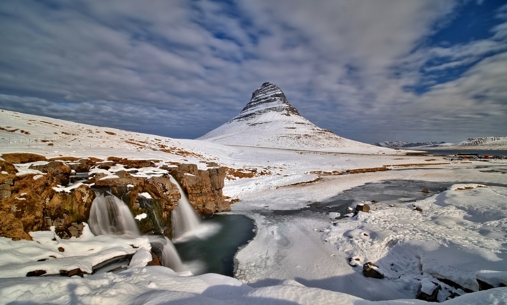 Kirkjufellsfoss na zimowo