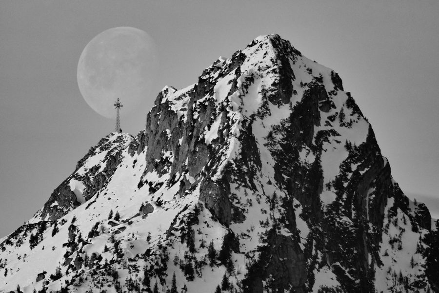 Giewont o wschodzie