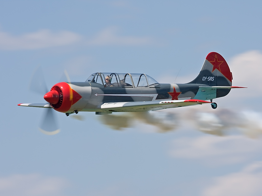 Jak-52