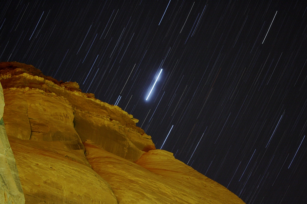 Wega nad Monument Valley