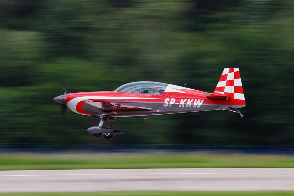Extra 330